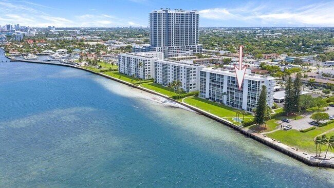 Building Photo - 501 Lake Shore Dr