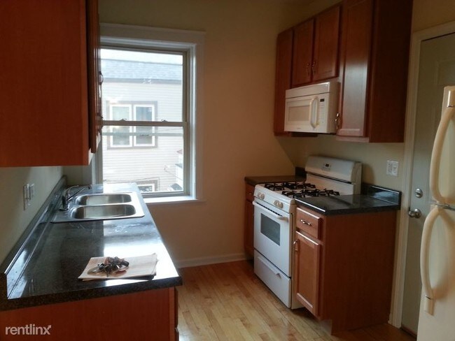 Building Photo - 3548 N Wolcott Ave