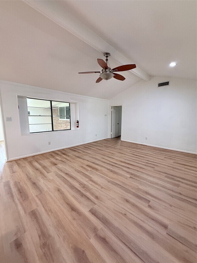 Foto del edificio - 12214 Corona Ln