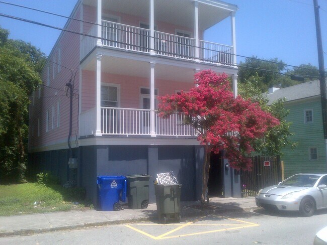 Building Photo - 6 Hanover St