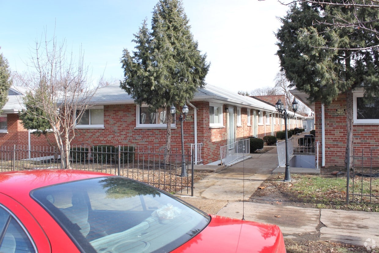 Building Photo - Roadway Apartments
