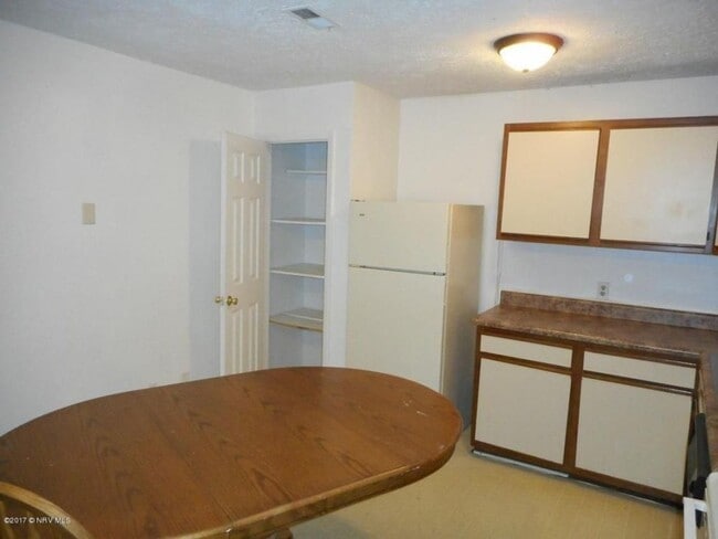 Building Photo - Spacious Home in Prime Blacksburg Location!