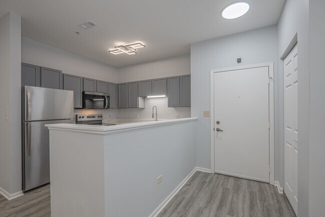 Foto del edificio - 801 N McLean Blvd