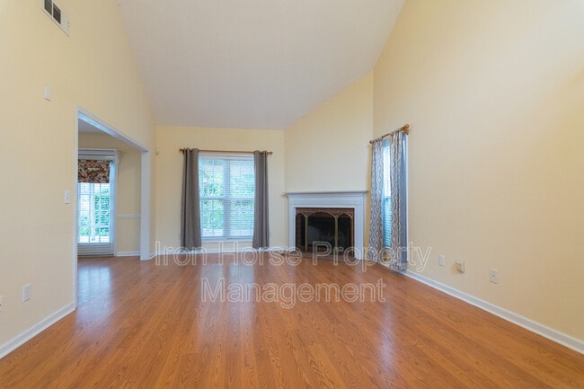 Building Photo - 340 Bedford Dr