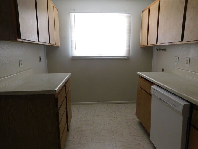 Building Photo - 408 Sahara Dr