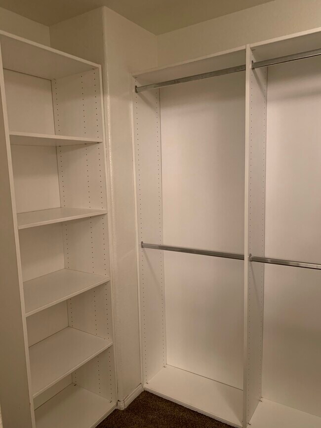 Building Photo - 9815 Kika Ct