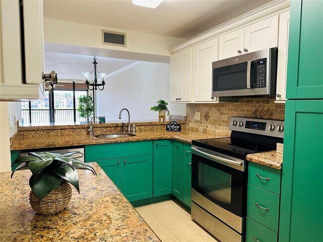 Foto del edificio - 6423 Coral Lake Dr