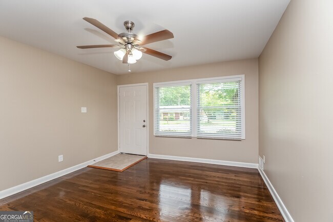 Foto del edificio - 742 King Rd