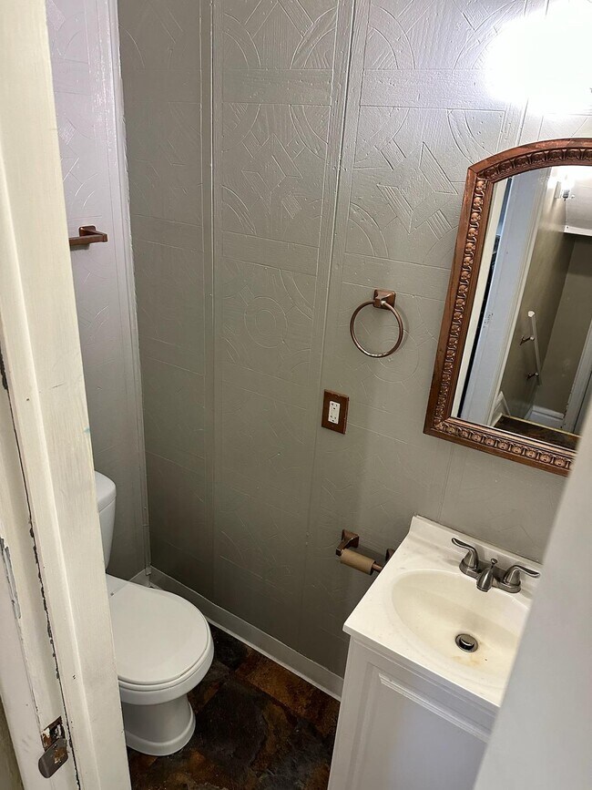 Foto del edificio - 821 Elizabeth Ave