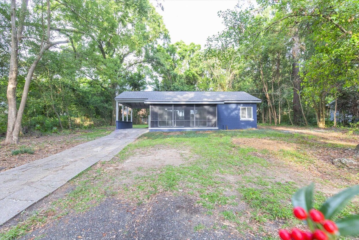 Foto principal - 211 Columbia Dr