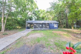 Building Photo - 211 Columbia Dr