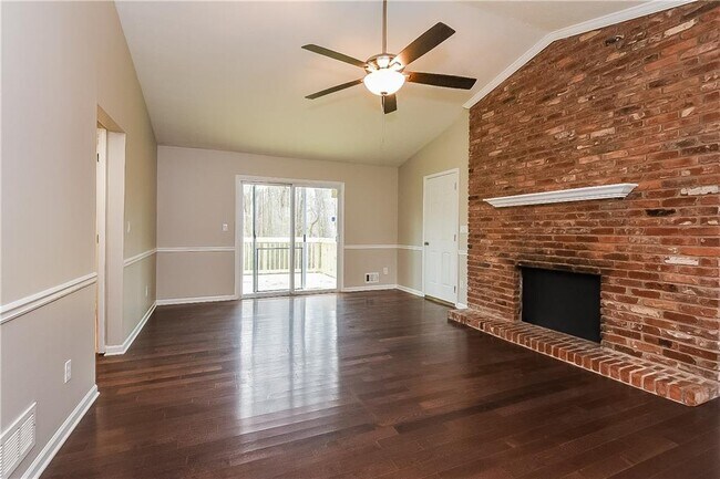 Foto del edificio - 461 Barnsdale Dr