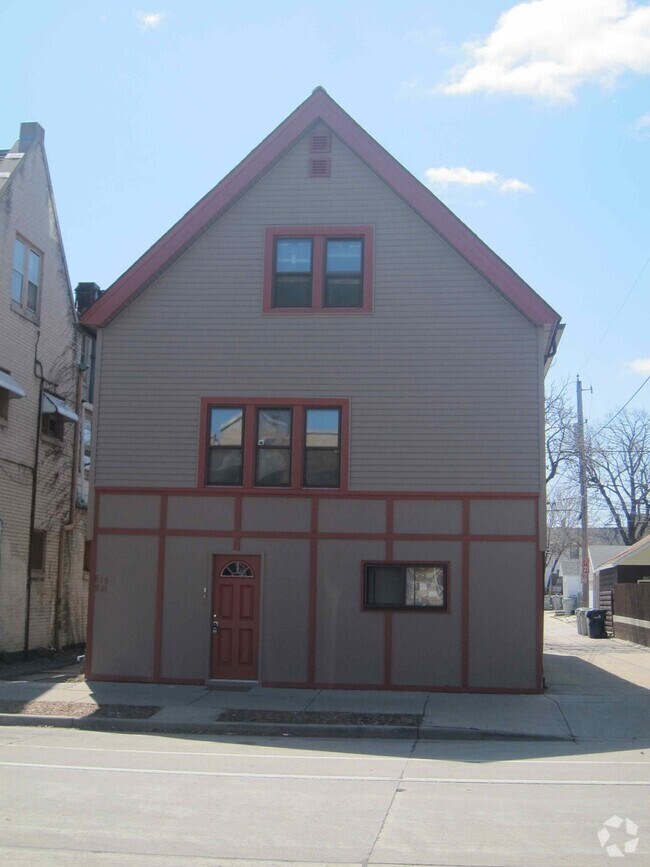 Building Photo - 819 E Center St