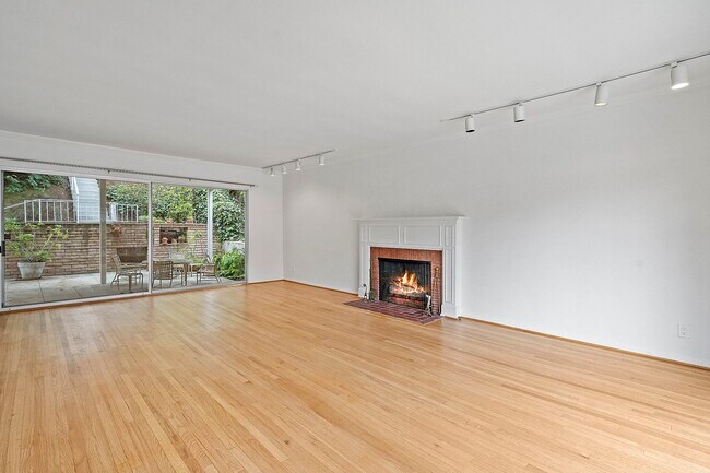 Building Photo - 249 S Bentley Ave