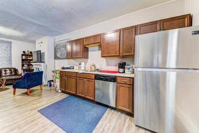 Foto del edificio - Available August  2026 - Beautiful 2.5 Bedroom, 1 Bath Home in Mt. Washington Area!