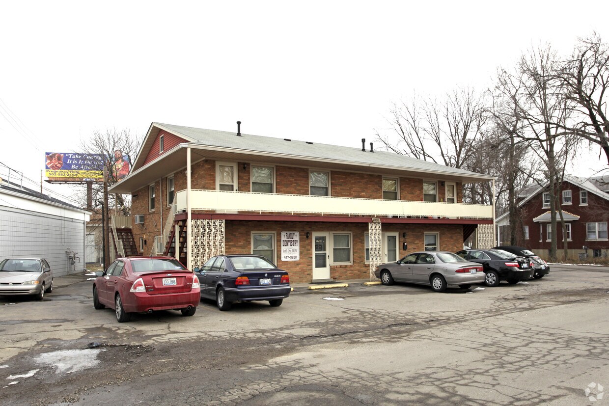 Building Photo - 1727 Sadie Ave