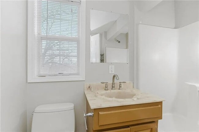 Building Photo - 3 Bedroom 2 Bath Raytown Home Available Ea...