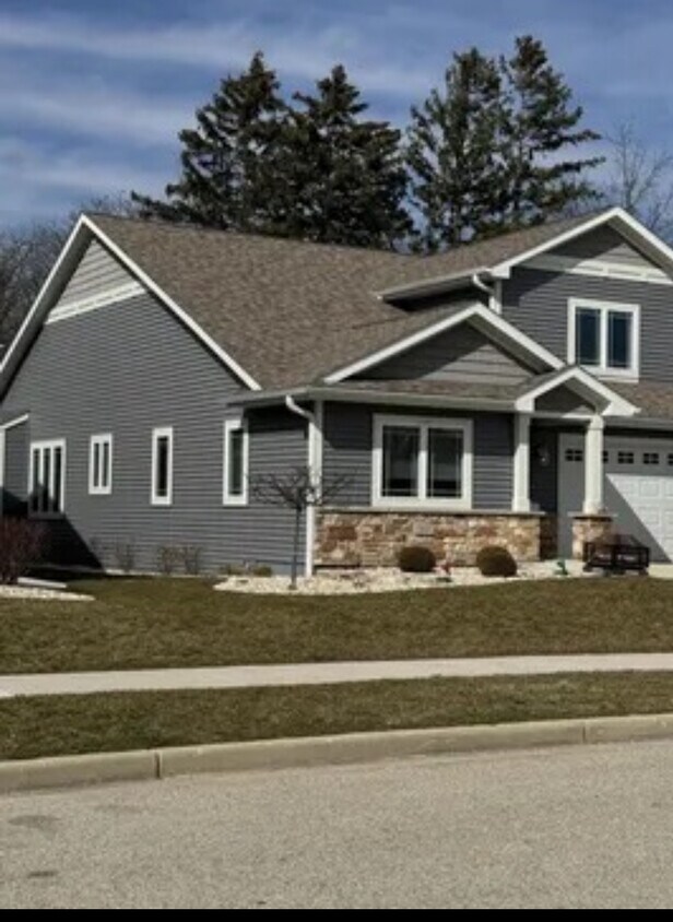 Primary Photo - 1051 Spring Brook Dr