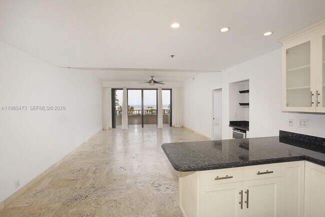 Foto del edificio - 201 Crandon Blvd