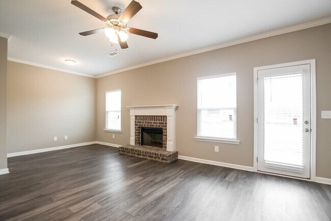 Foto del edificio - 619 Fieldcrest Dr