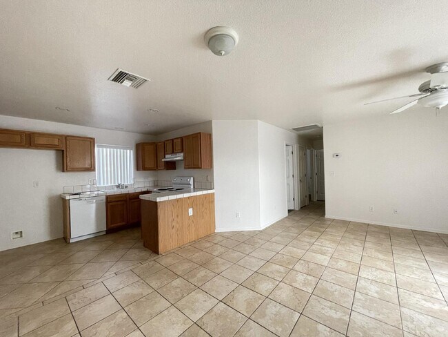 Building Photo - 3b 2b 2 car garage $1,490.00 Rent