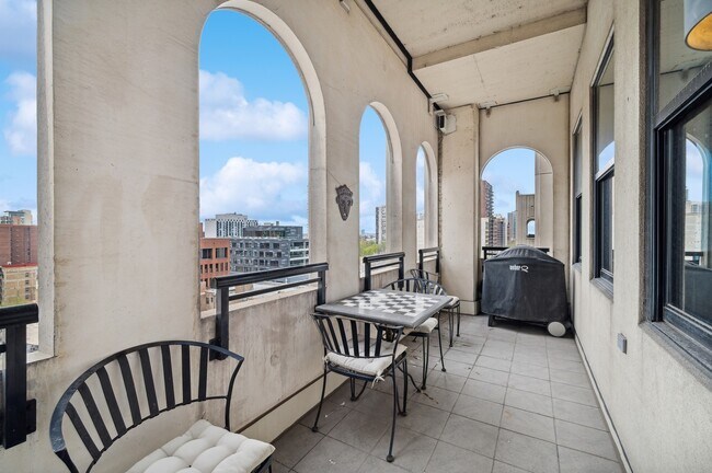 Foto del edificio - 1155 N Dearborn St