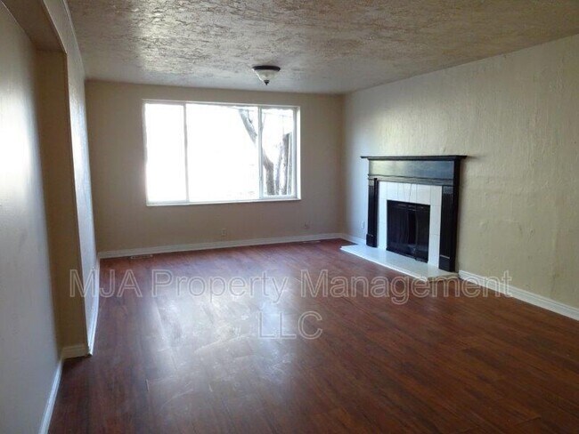 Foto del edificio - 352 Hampton Ave S