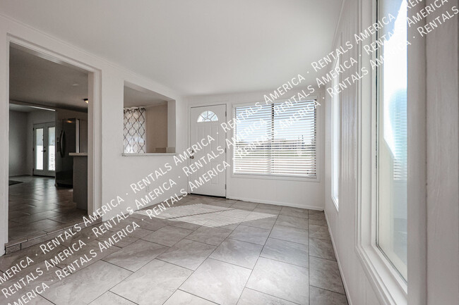 Building Photo - 2BR Townhome on the Golf Course With View ...