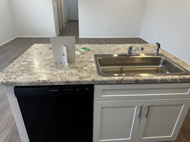 Building Photo - 6813 SW Dignity Ave