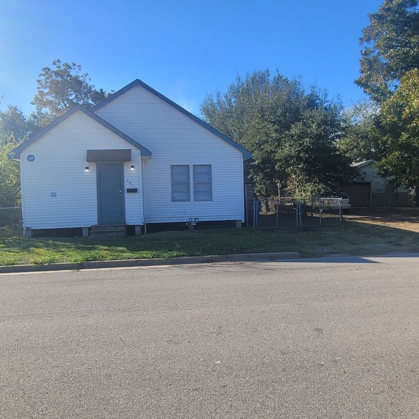 Foto principal - 507 8th St N