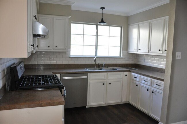 Foto del edificio - 1704 Parkfield Cove