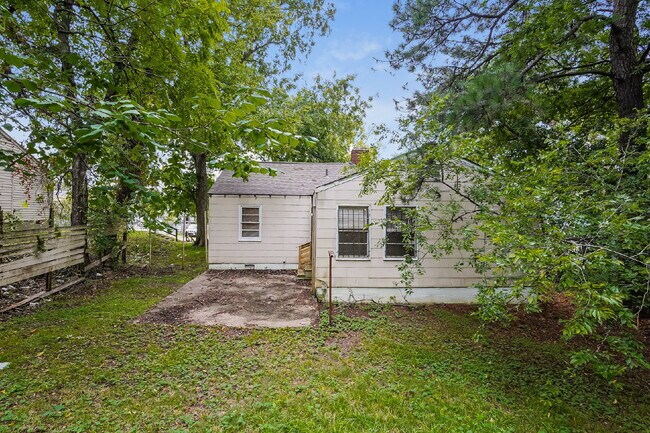 Building Photo - Recently Remodeled Clean Home for Immediate Move-In Voucher Friendly, let's talk!