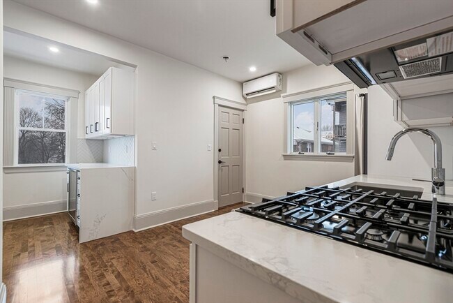 Building Photo - 41 Westmoreland St