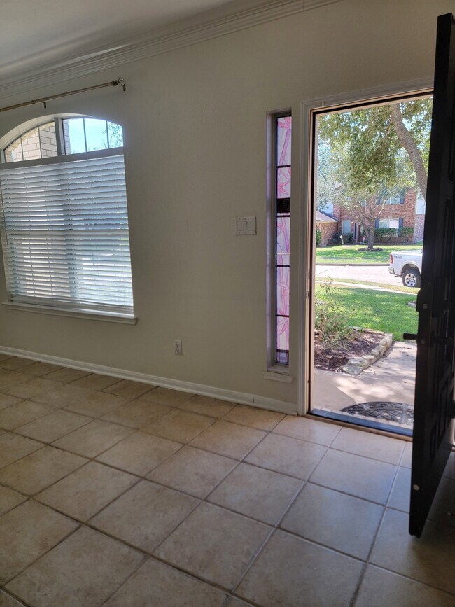 Building Photo - 2507 Willow Springs Ln