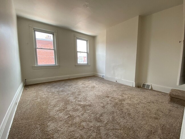 Building Photo - South Oakland 2BR Duplex with Back Yard Sp...