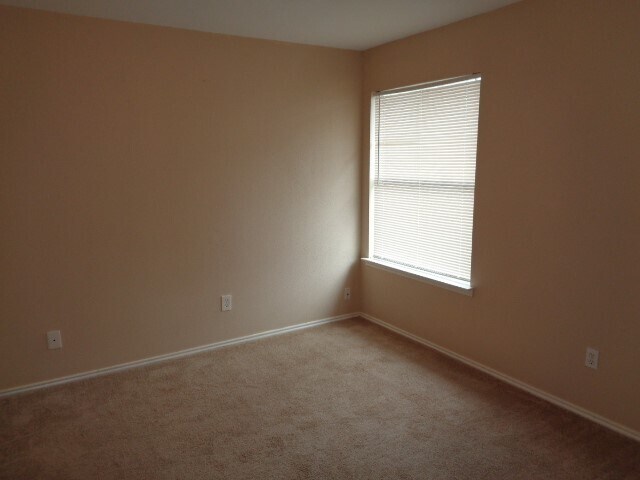 Foto del edificio - 16318 Leamington Ln