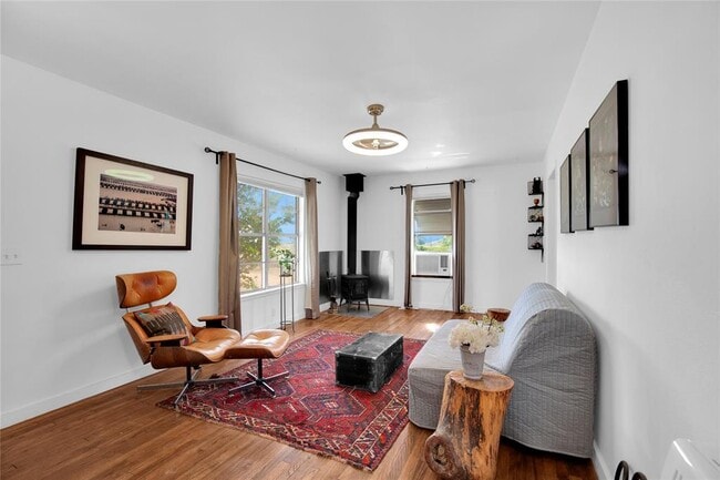 Foto del edificio - 1607 E 4th St