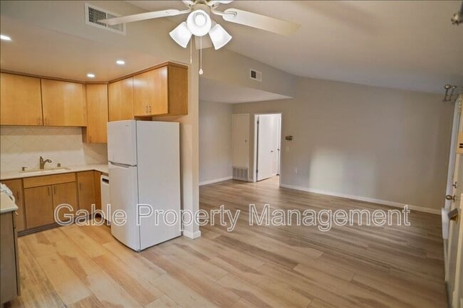 Foto del edificio - 26757 Whispering Leaves Dr