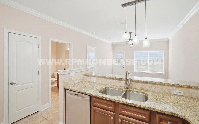 Foto del edificio - Contemporary 3 Bed 3 Bath Townhome Just 4 Miles from Navarre Beach