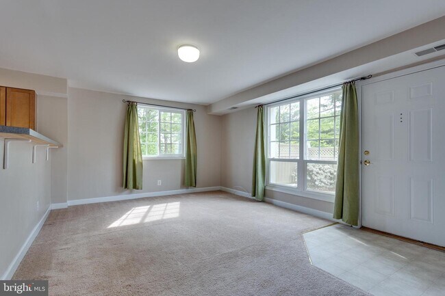 Building Photo - 1381 N Van Dorn St