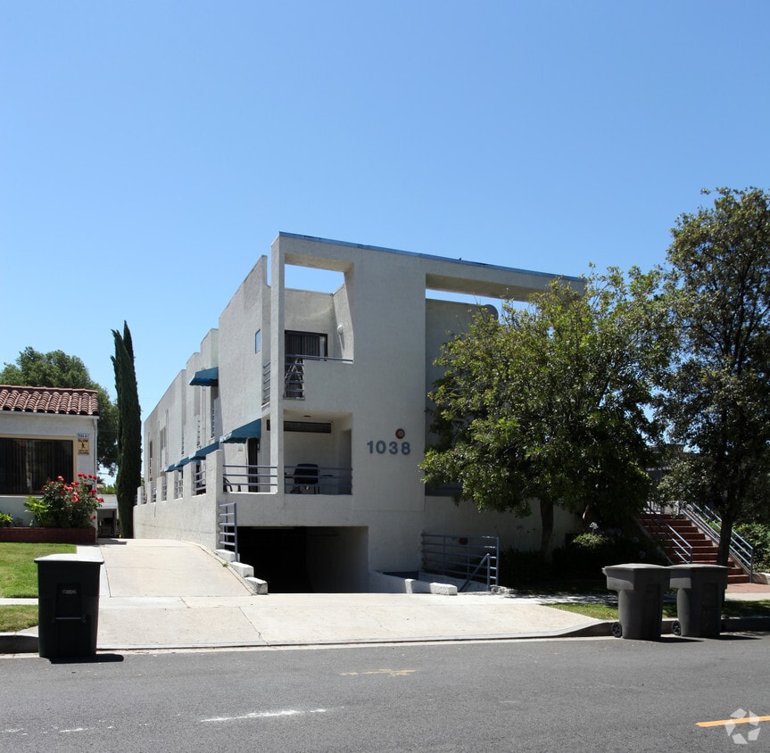 Primary Photo - 1038 Allen Ave
