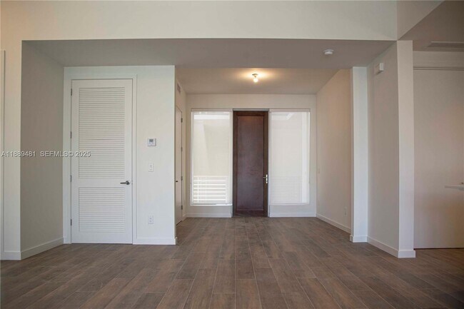 Foto del edificio - 529 SW 11th St