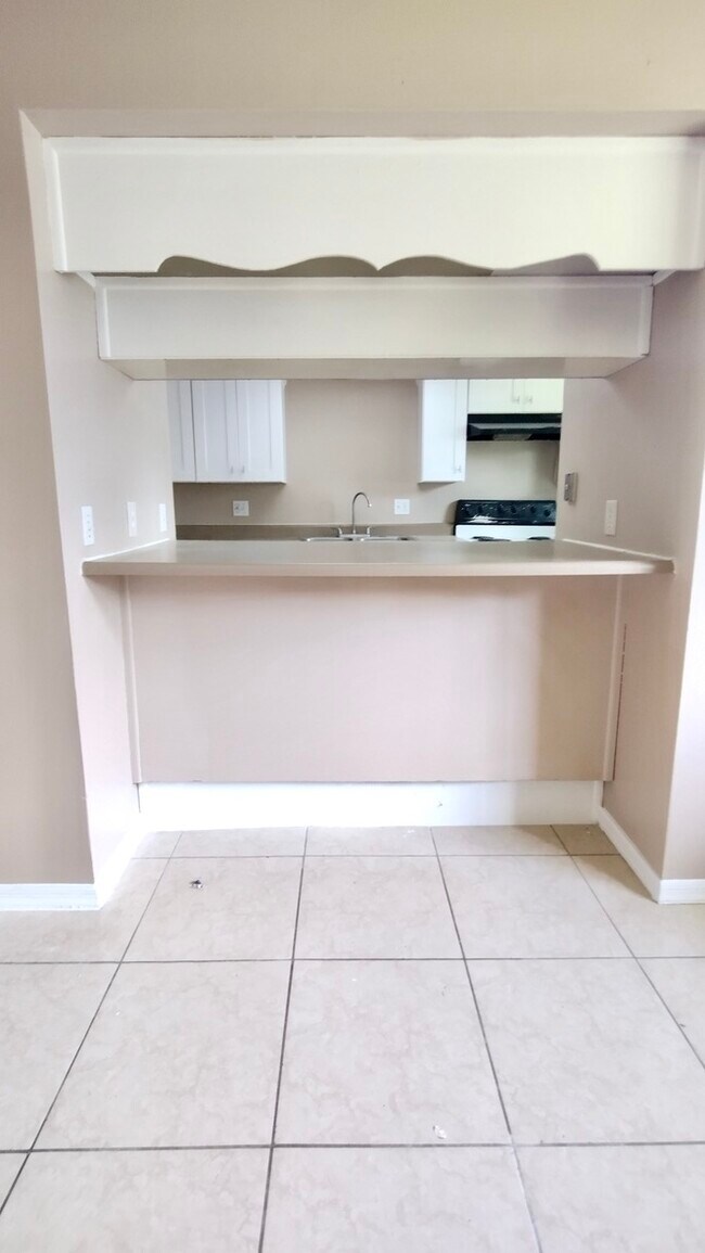 Foto del edificio - 1348 W Evans Cir
