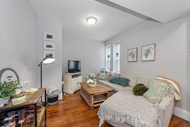 Foto del edificio - 4 BED 2 BATH MISSION HILL