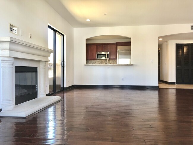 Building Photo - 1215 Armacost Ave