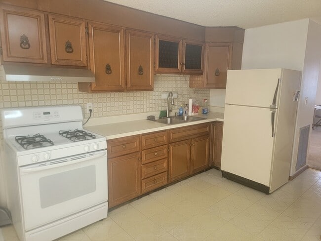 Building Photo - 309 W 24th Pl