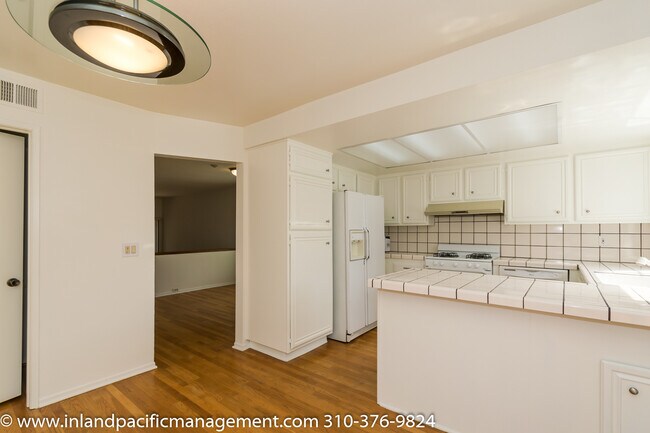 Foto del edificio - Private Rear Corner Townhome with Patio an...