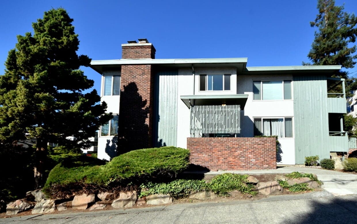 Building Photo - 300 N 42nd St