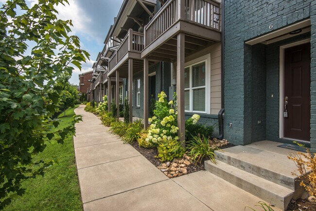 Building Photo - 3BR/3.5BA is Right Size, Right Price, and Right Nice at 8th & Wedgewood!!!