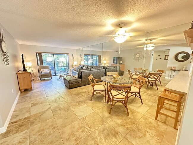 Foto del edificio - 6327 Midnight Cove Rd